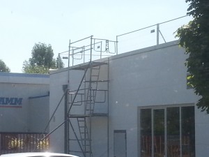 Kleines Leitergerüst zum Auf- und Absteigen Hallendach - Treppenturm 2 Etagen.