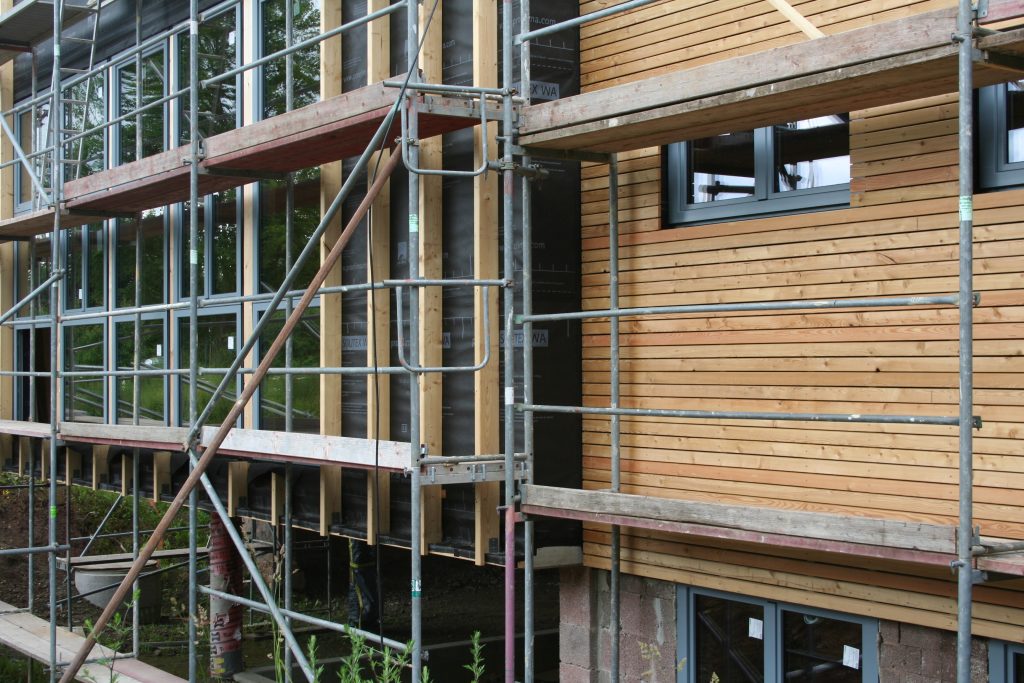 Baugerüste Neubau - Holzbau Stahlgerüst wie hier in Düren im Kreis Aachen.